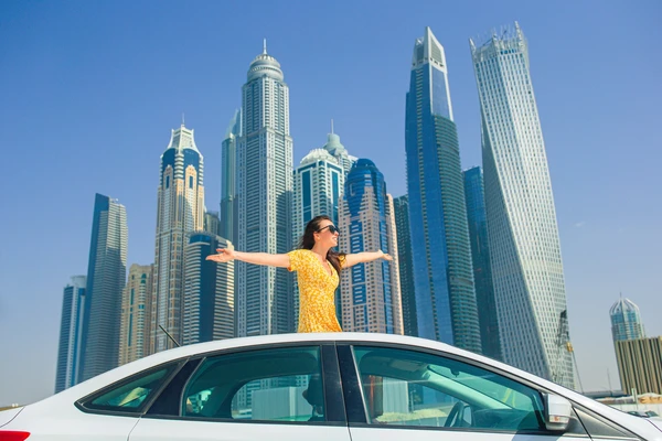 Dubai Mall and fountain show near Burj Khalifa