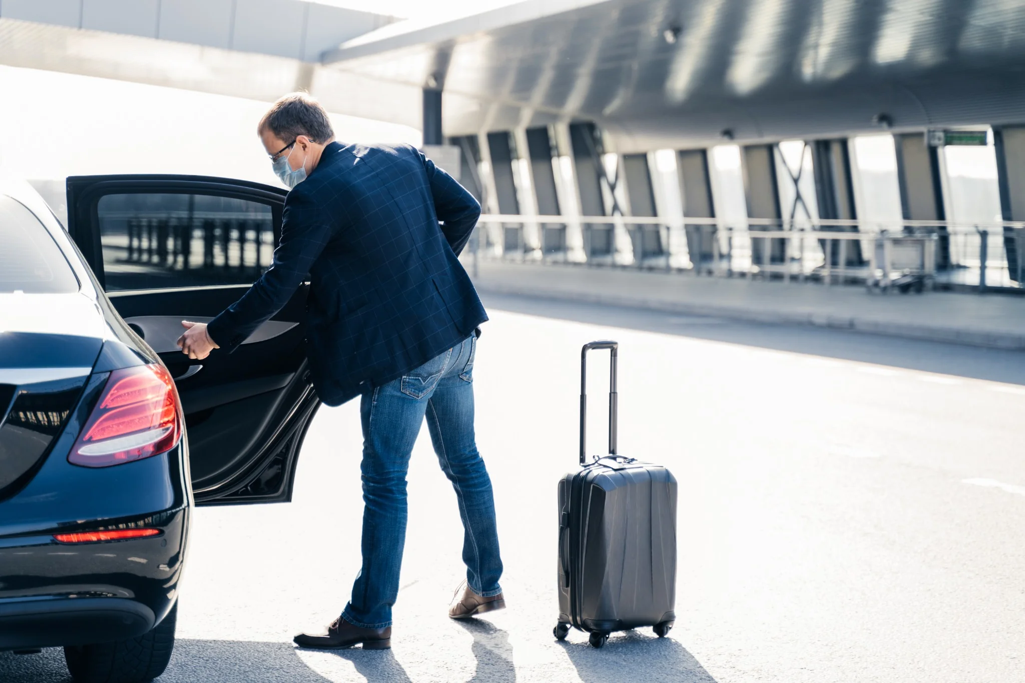 Traveller photographing the journey during a private UAE transfer